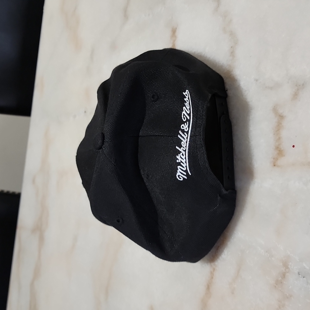 Baseball cap - Picture 2 of 3